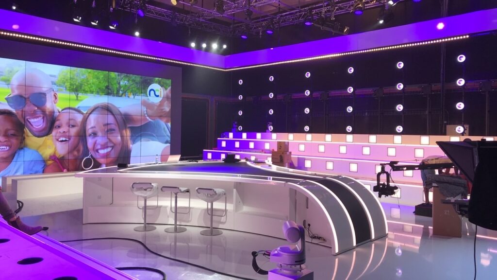 Montée des artistes, influenceurs et humoristes sur les plateaux télés ivoiriens : une menace pour la crédibilité de la profession ?