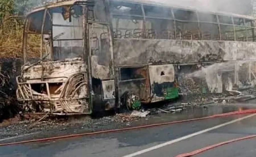 Un car de transport SBTA en provenance de Gagnoa prend feu entre Lakota et Diekolilié