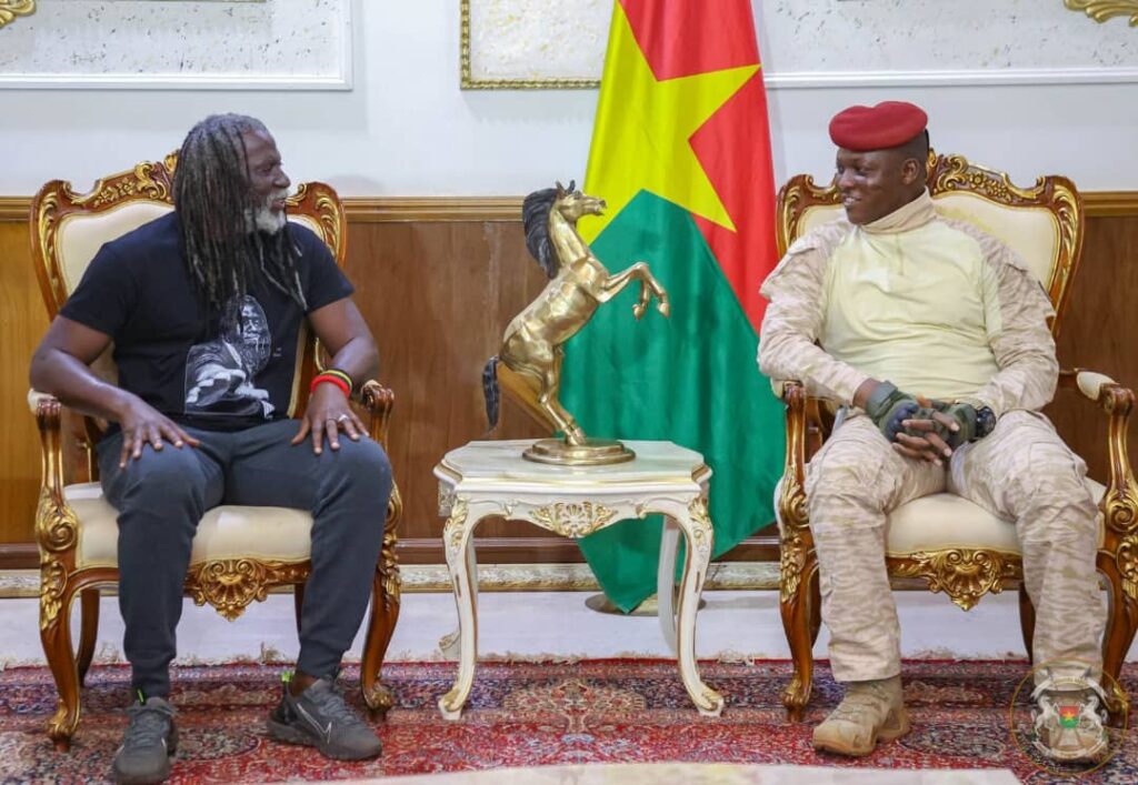 Tiken Jah promet d'accompagner la transition au Burkina FASO , à travers sa musique militante