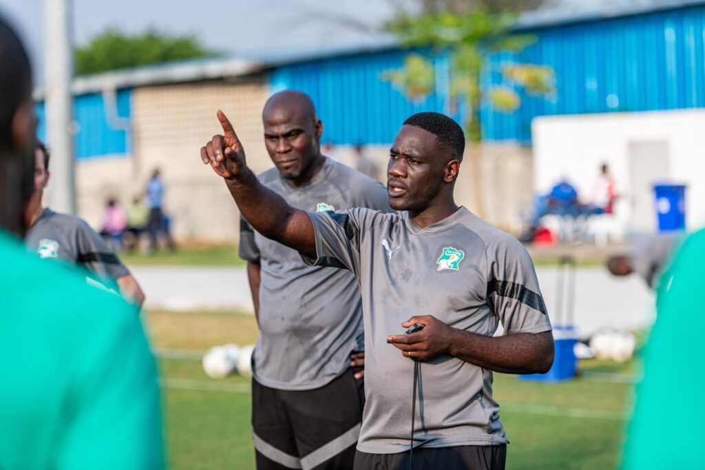 CAN 2023 : Première séance d'entraînement d'Emerse Faé avec les Éléphants, voici son discours (vidéo)