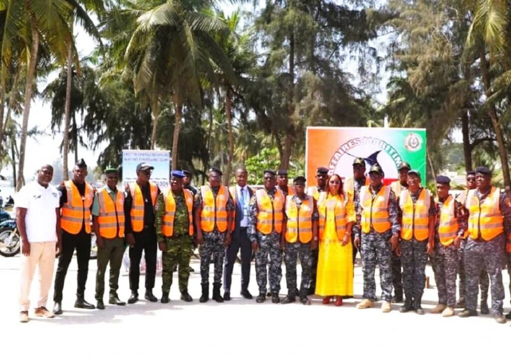 400 Agents des forces de l'ordre et de sécurité effectuent des patrouilles sur les plages de San-Pedro et Grand- Bassam