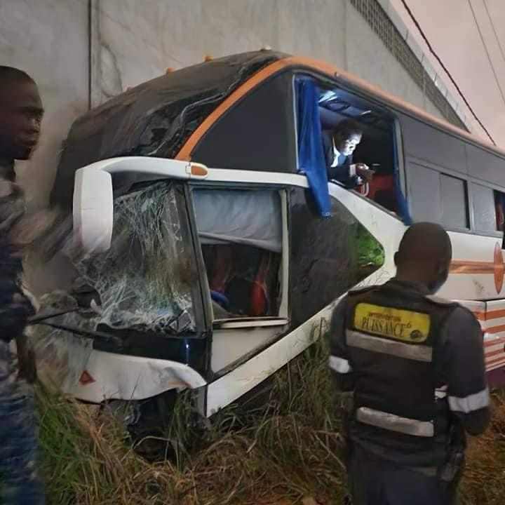 CAN 2023 : un bus de journalistes fait un terrible accident (photo)