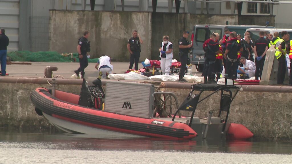 Tragédie en Manche : douze migrants périssent dans un naufrage près des côtes françaises